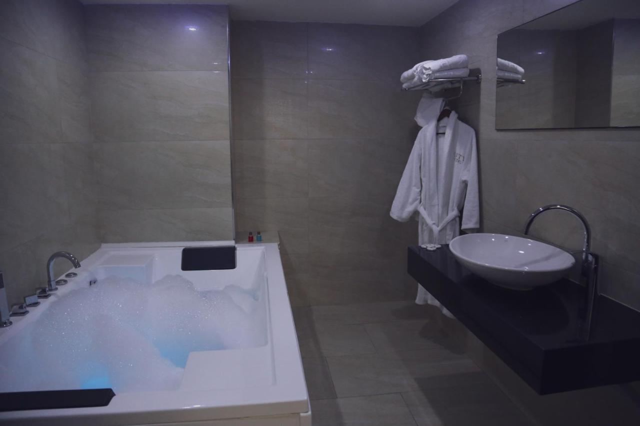City Hotel Prizren Exterior foto